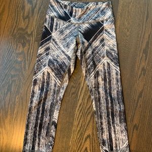 Lululemon Wunder Under Crop II Full-On Luon Heat Wave White Black Size 4